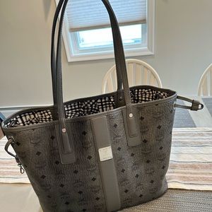 MCM Liz Reversible Tote, Medium in Phantom gray